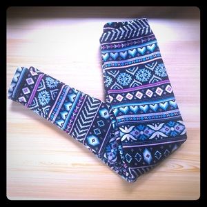 Fleece leggings EUC boho tribal pattern